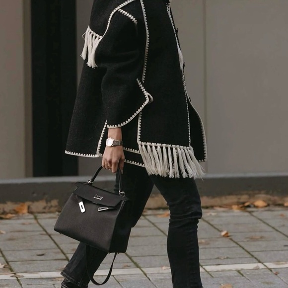 J.ING Black Cape with Cream Detailing🖤NWT🖤 perfect for Winter - Picture 3 of 9